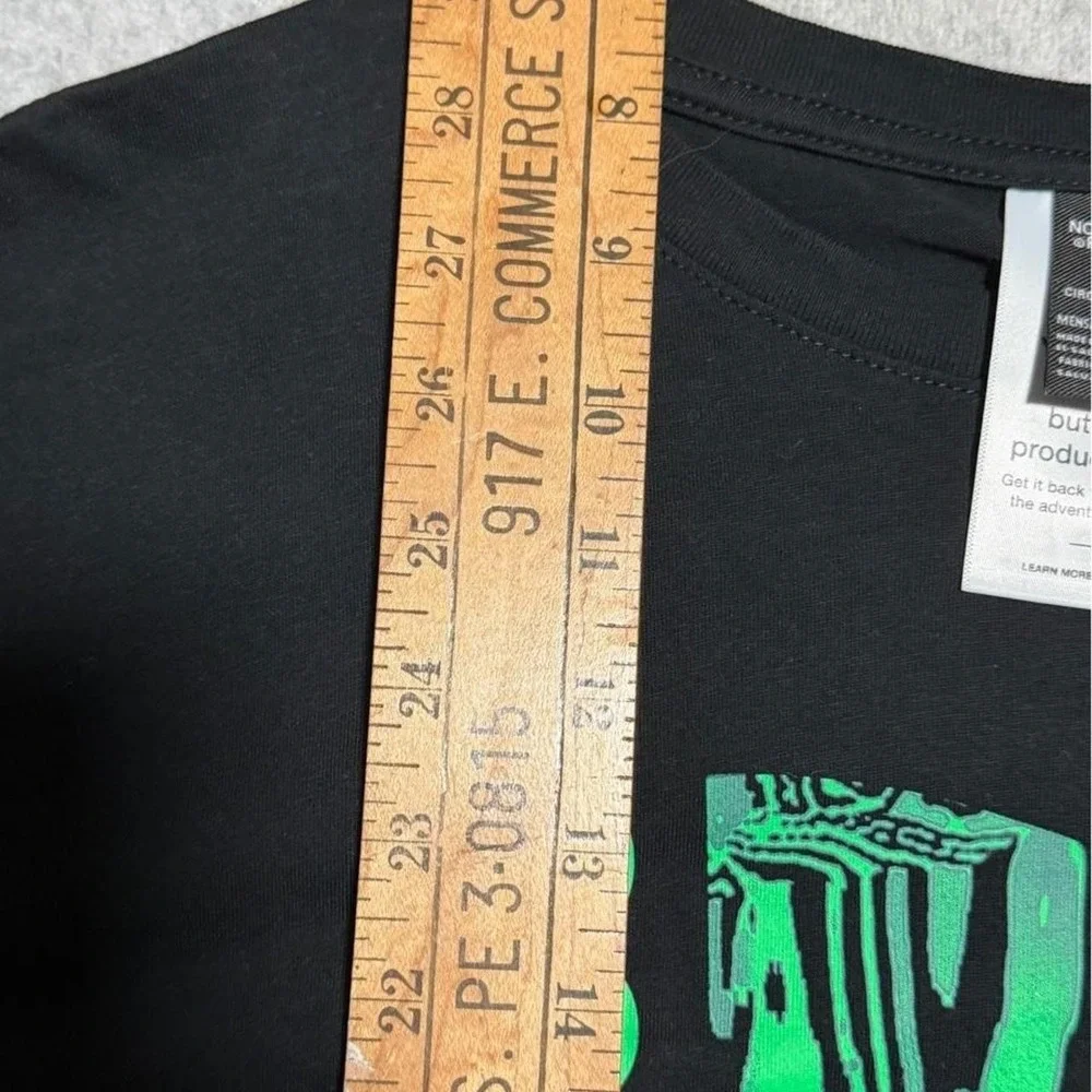 The North Face Jumbo HD T Shirt Black and Green Men's Size L